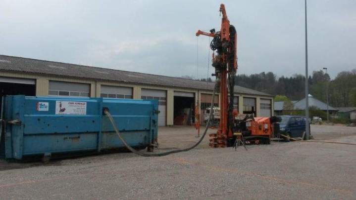 Engin de forage sur chenilles Esserval-Tartre