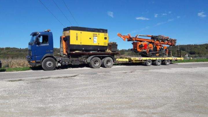 Transport de machine de forage Esserval-Tartre