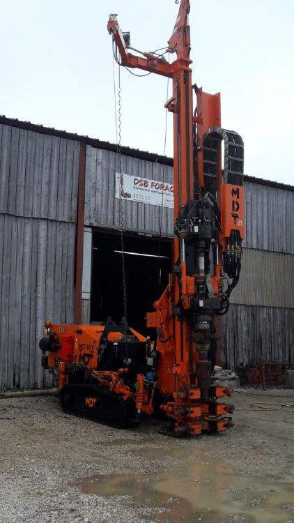 Foreuse hydraulique sur chenilles Esserval-Tartre
